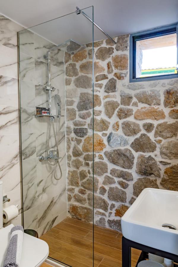 Drepano  Adrian'S Luxury Apartments 1 מראה חיצוני תמונה