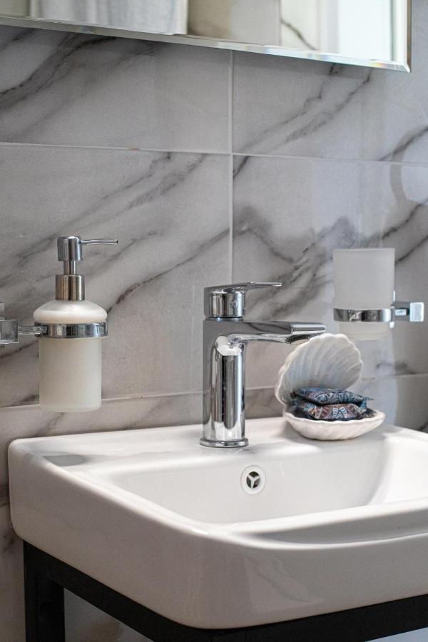 Drepano  Adrian'S Luxury Apartments 1 מראה חיצוני תמונה